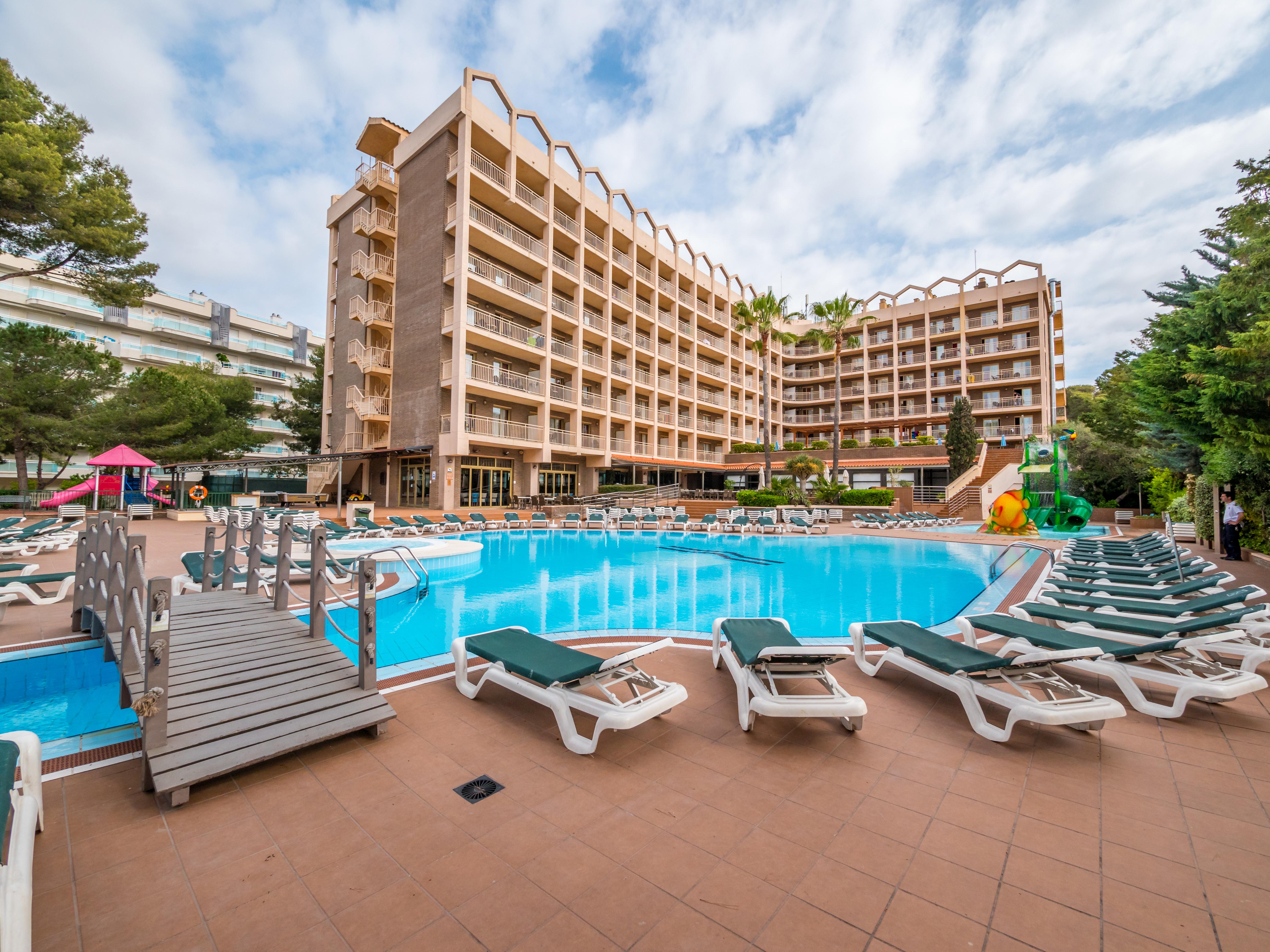 Golden Avenida Family Suites 4* Salou Exterior foto